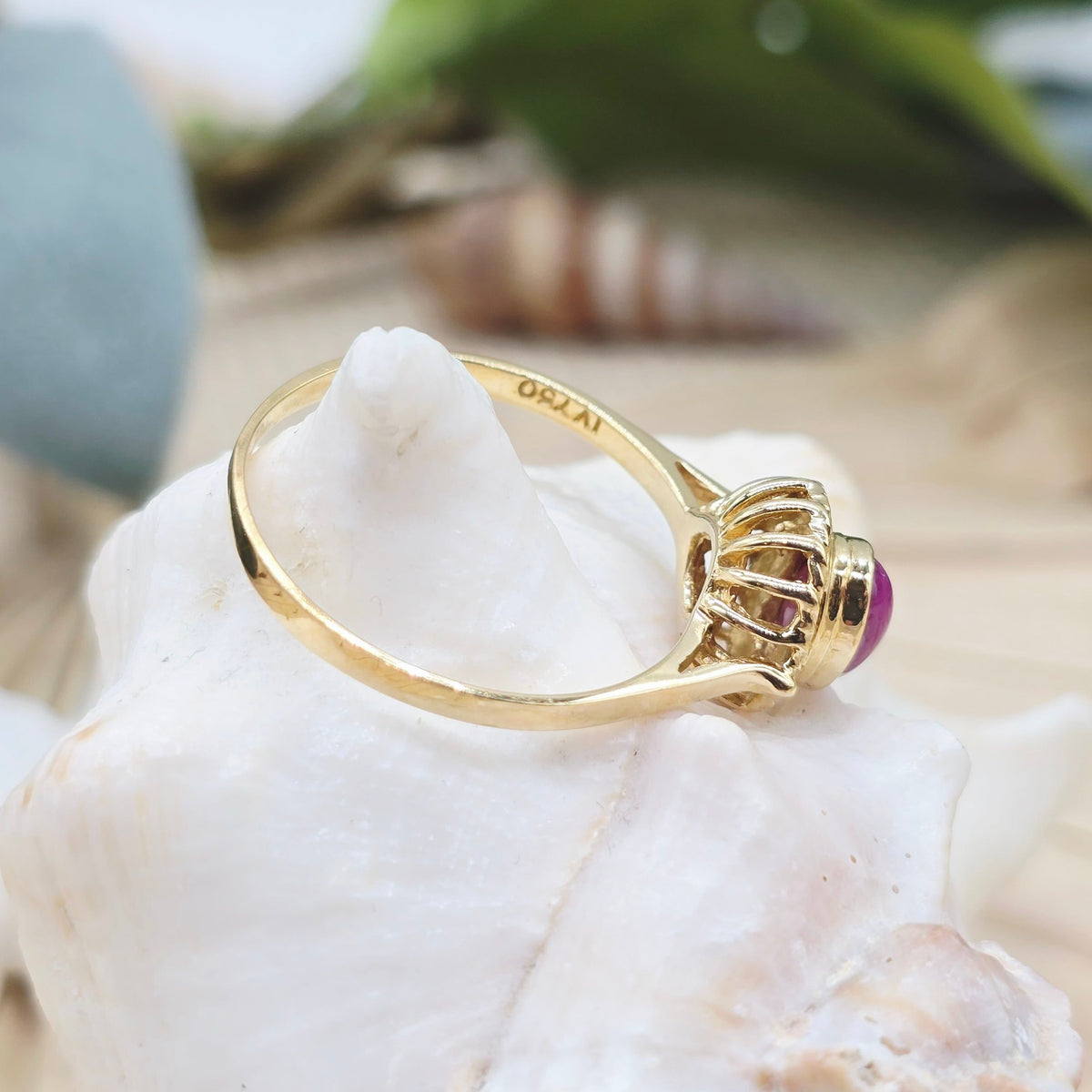 Ring Rubin Chabochon 750 18 KT Gold