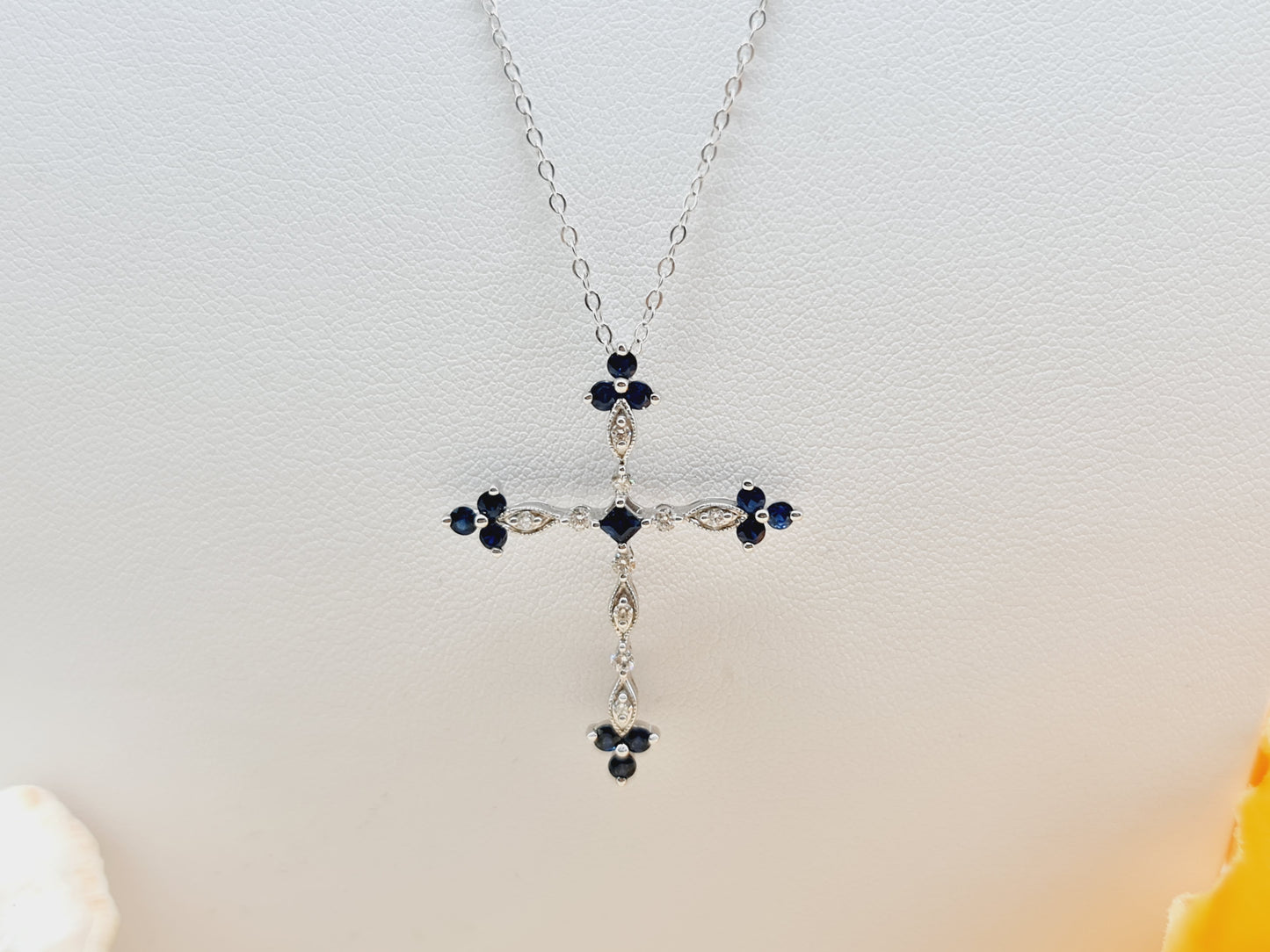 Collier Kreuz Safir Brillanten 45,5cm 585 14 KT Weißgold