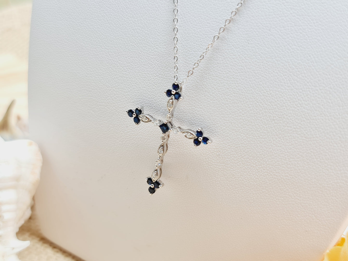 Collier Kreuz Safir Brillanten 45,5cm 585 14 KT Weißgold