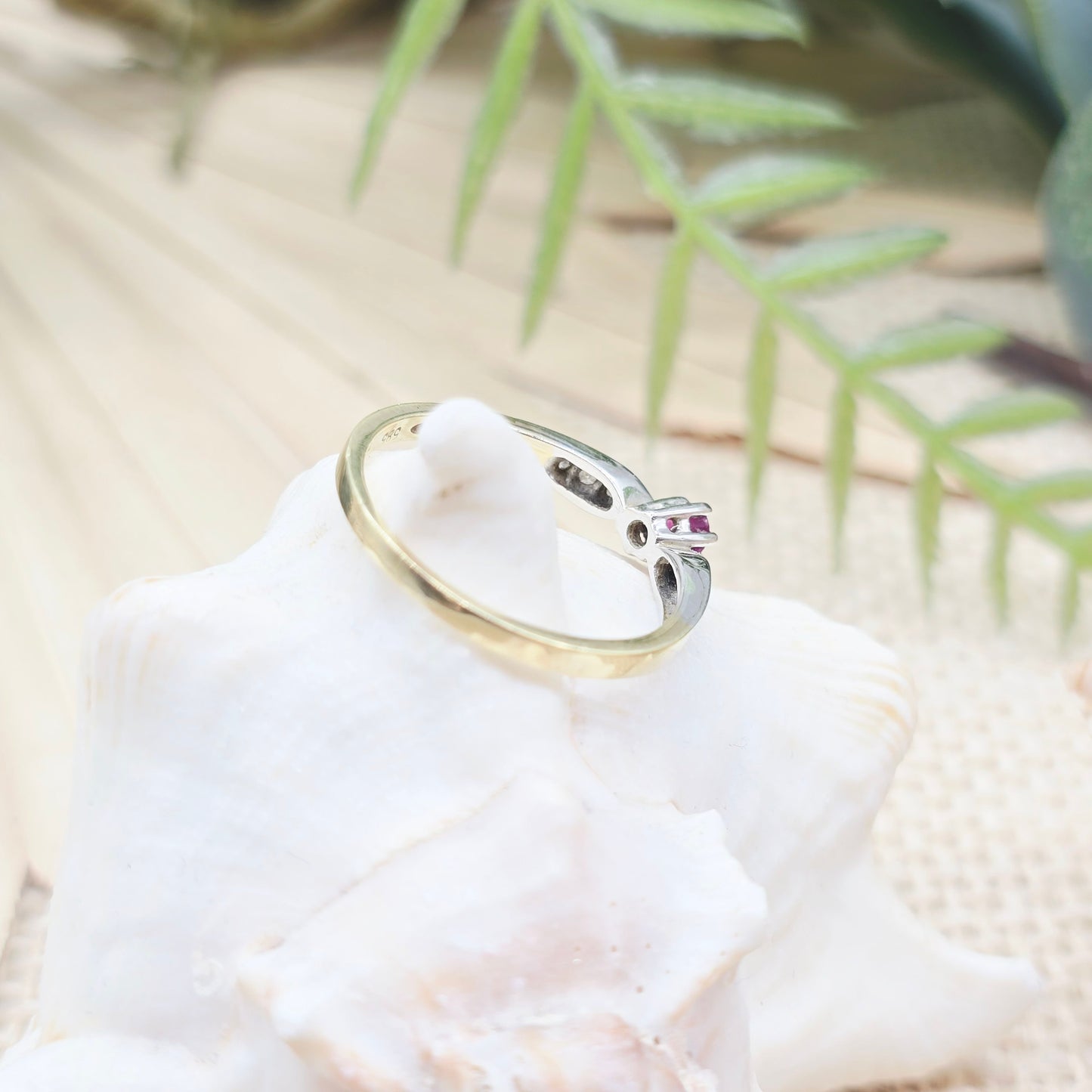 Ring 1 Rubin 6 Brillanten 0,06ct 585 14KT Gelb und Weiß gold