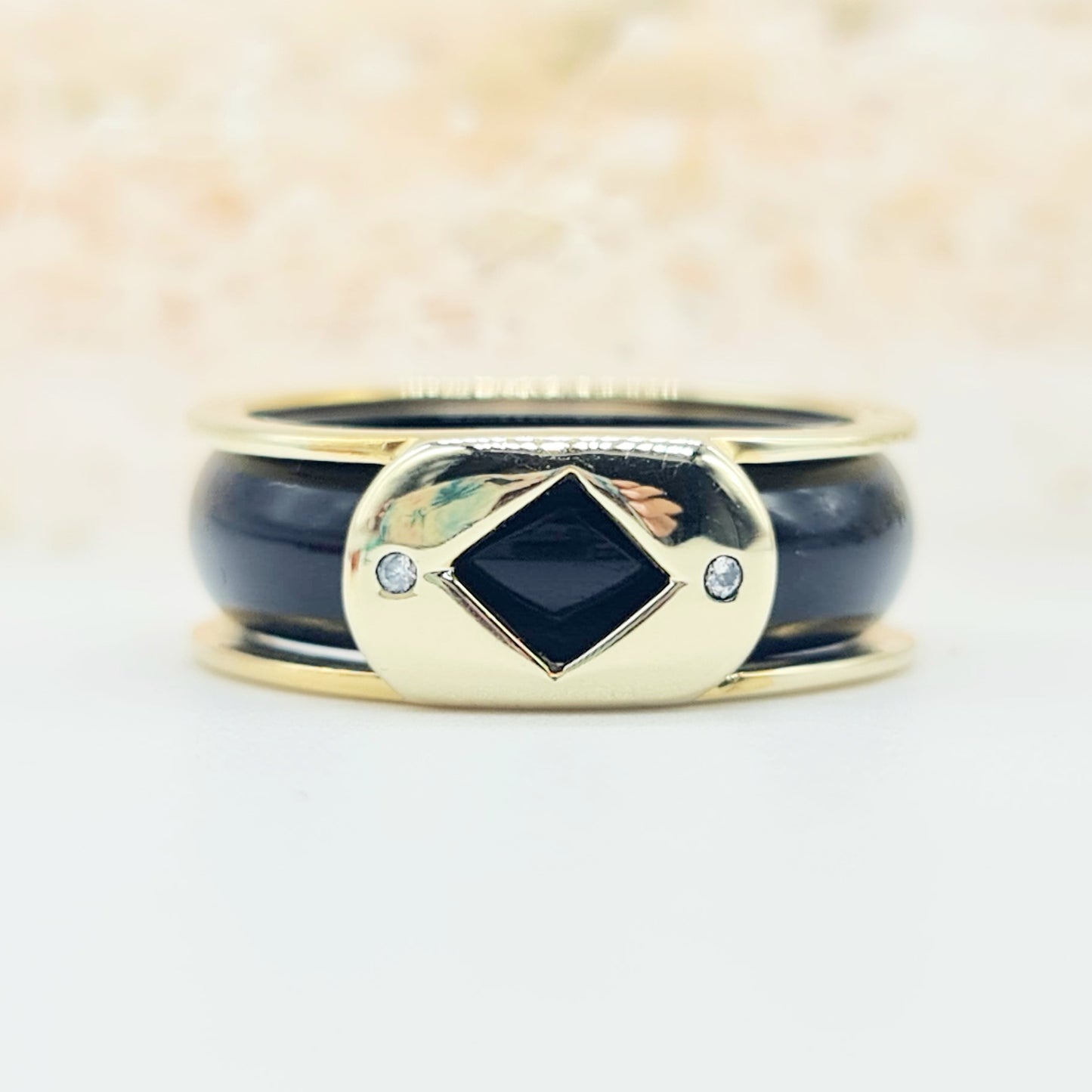 Personalisierbares Ringset aus 333 8 kt Gelbgold mit Zirkoniasteinen und wechselbaren Glasringen