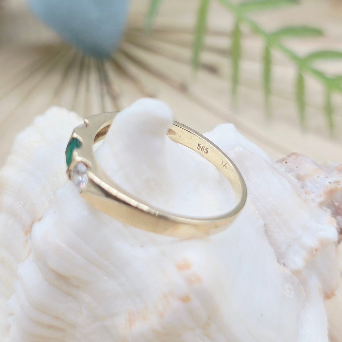 Gold Ring 1 Smaragd, 2 Brillanten 585 14KT Gold Gr: 59 (18,8mm) 2,52g