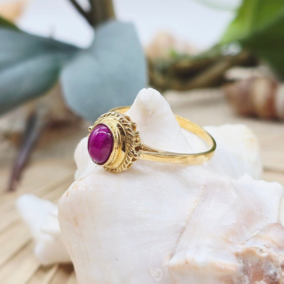 Ring Rubin Chabochon 750 18 KT Gold