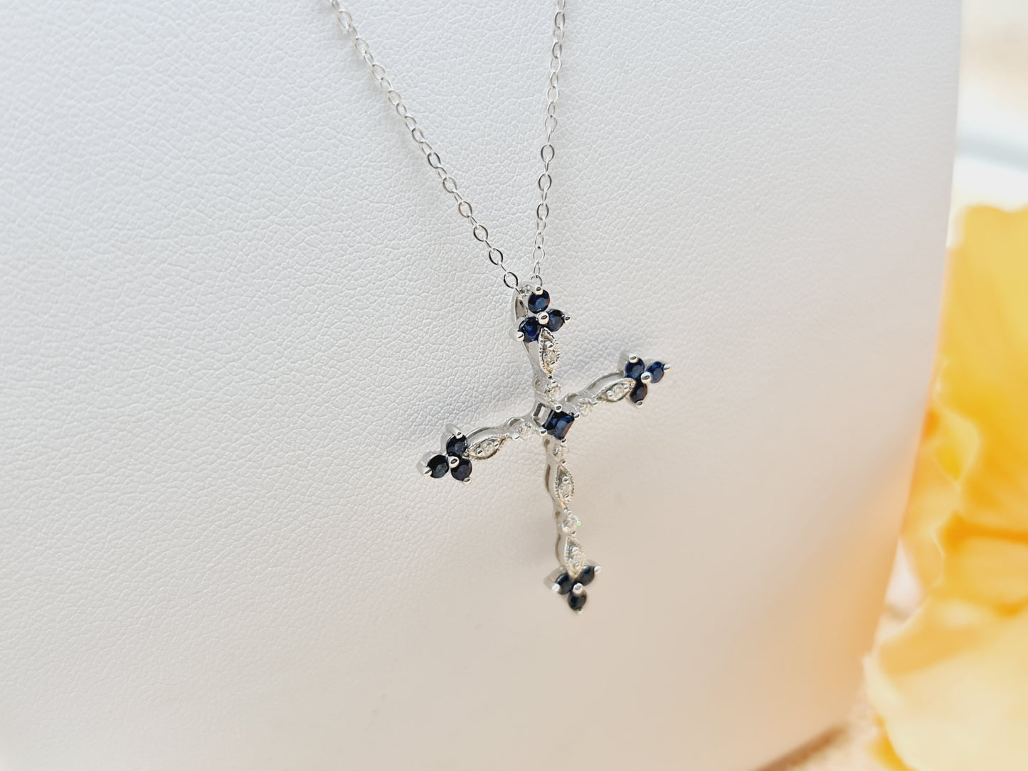 Collier Kreuz Safir Brillanten 45,5cm 585 14 KT Weißgold