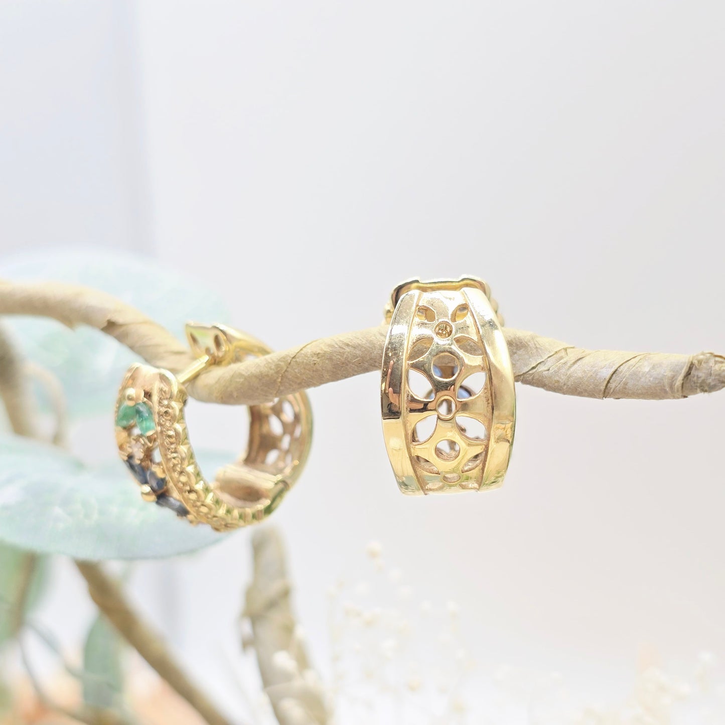 Ohrringe Gelbgold 585 14 kt Brillanten, Smaragd, Safir und Rubine