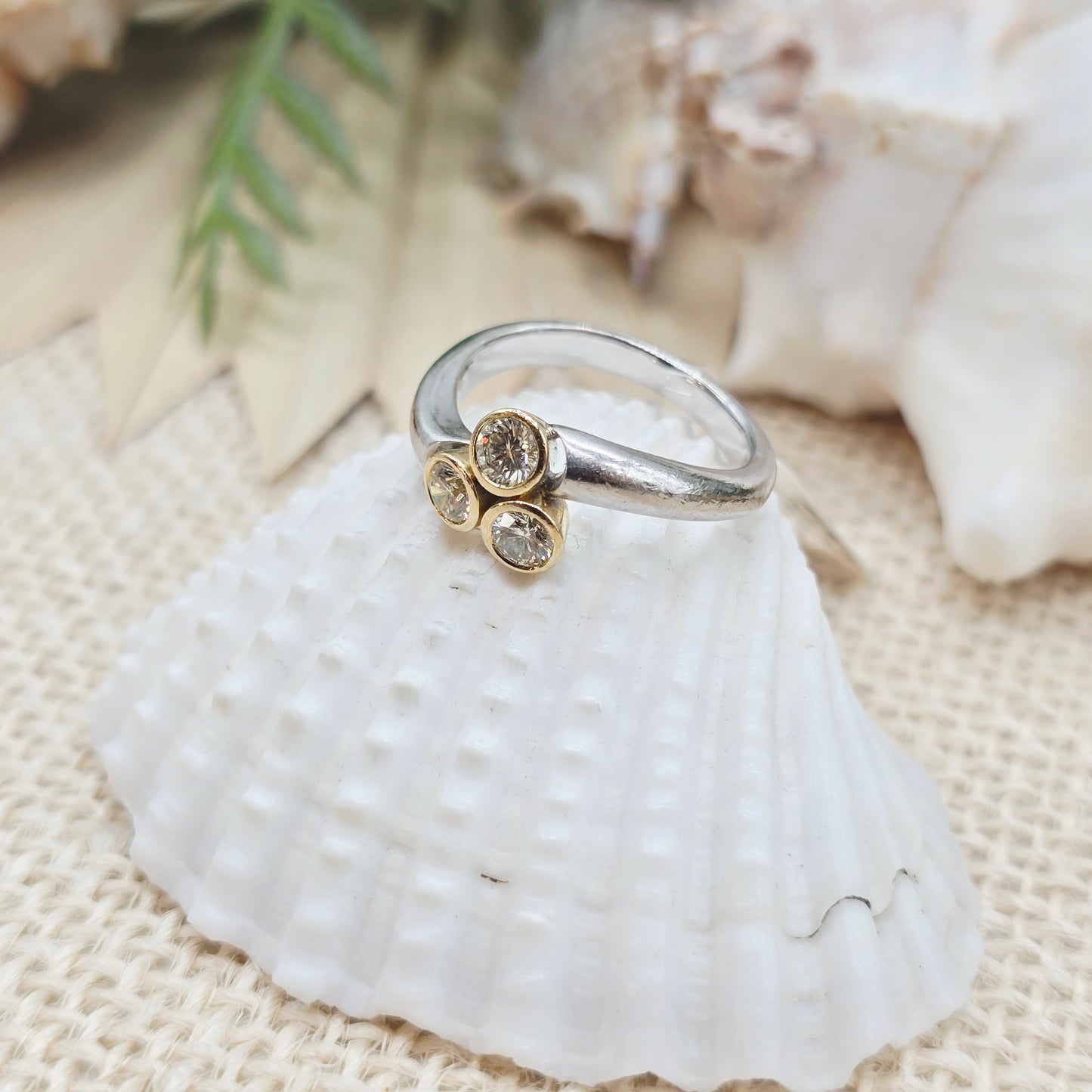 Ring Gold Weiß und Gelbgold 3 Brillanten 0,75ct. 750 18 KT Gr. 56