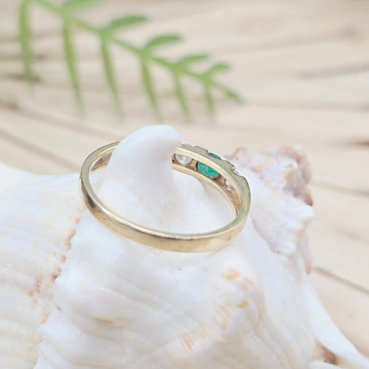 Gold Ring 1 Smaragd, 2 Brillanten 585 14KT Gold Gr: 59 (18,8mm) 2,52g