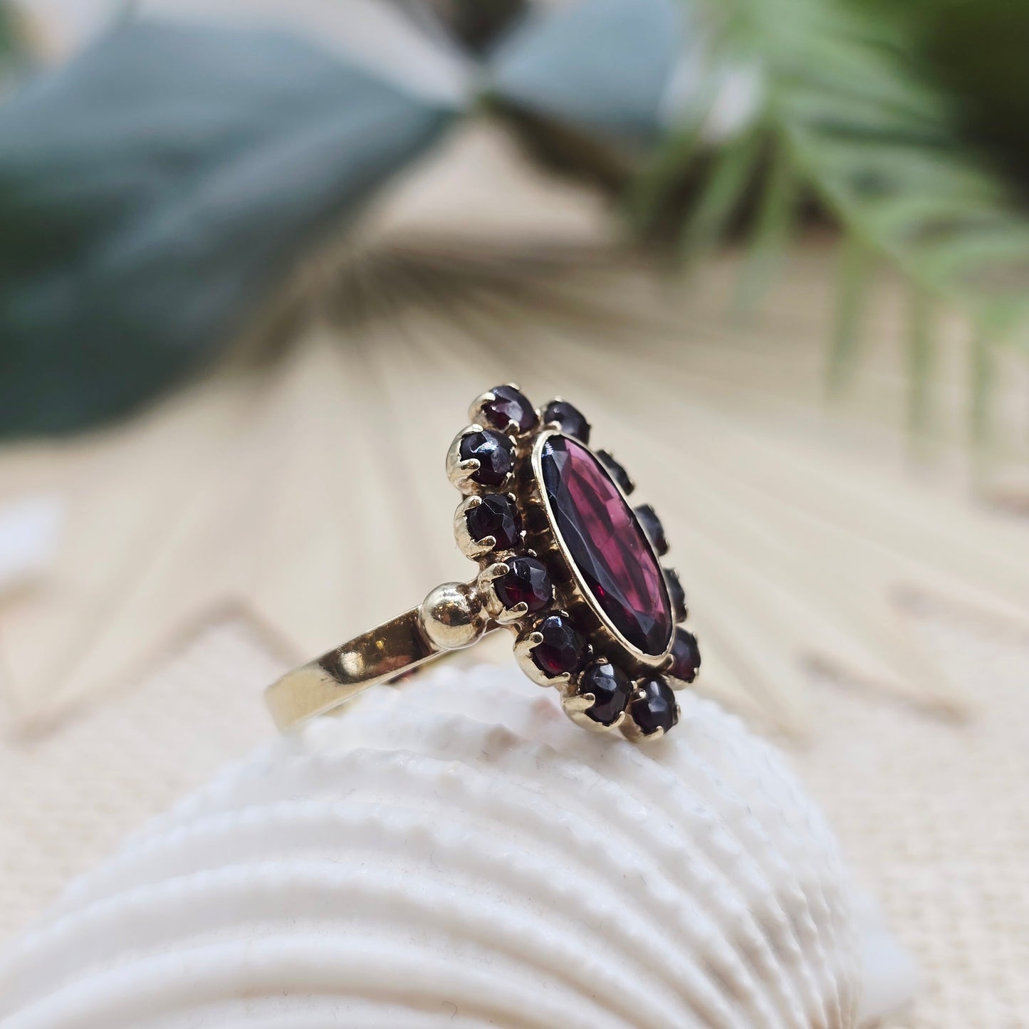 Ring Granat 333 8 KT Gold Gr. 55