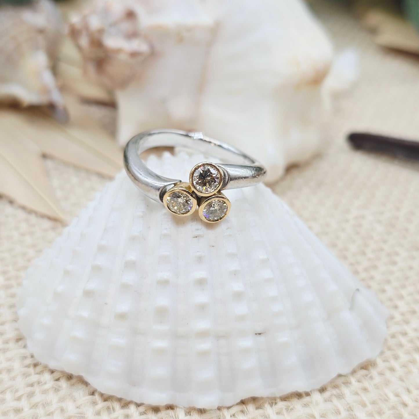 Ring Gold Weiß und Gelbgold 3 Brillanten 0,75ct. 750 18 KT Gr. 56