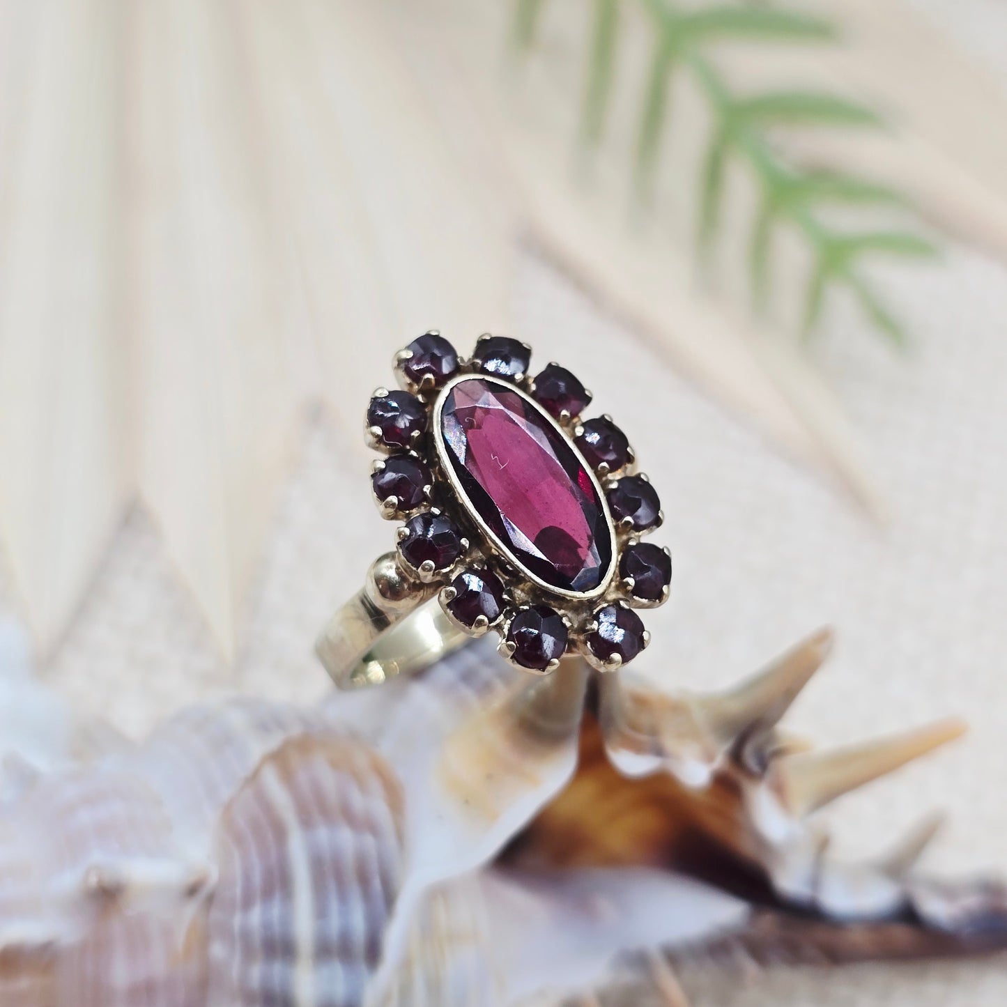 Ring Granat 333 8 KT Gold Gr. 55