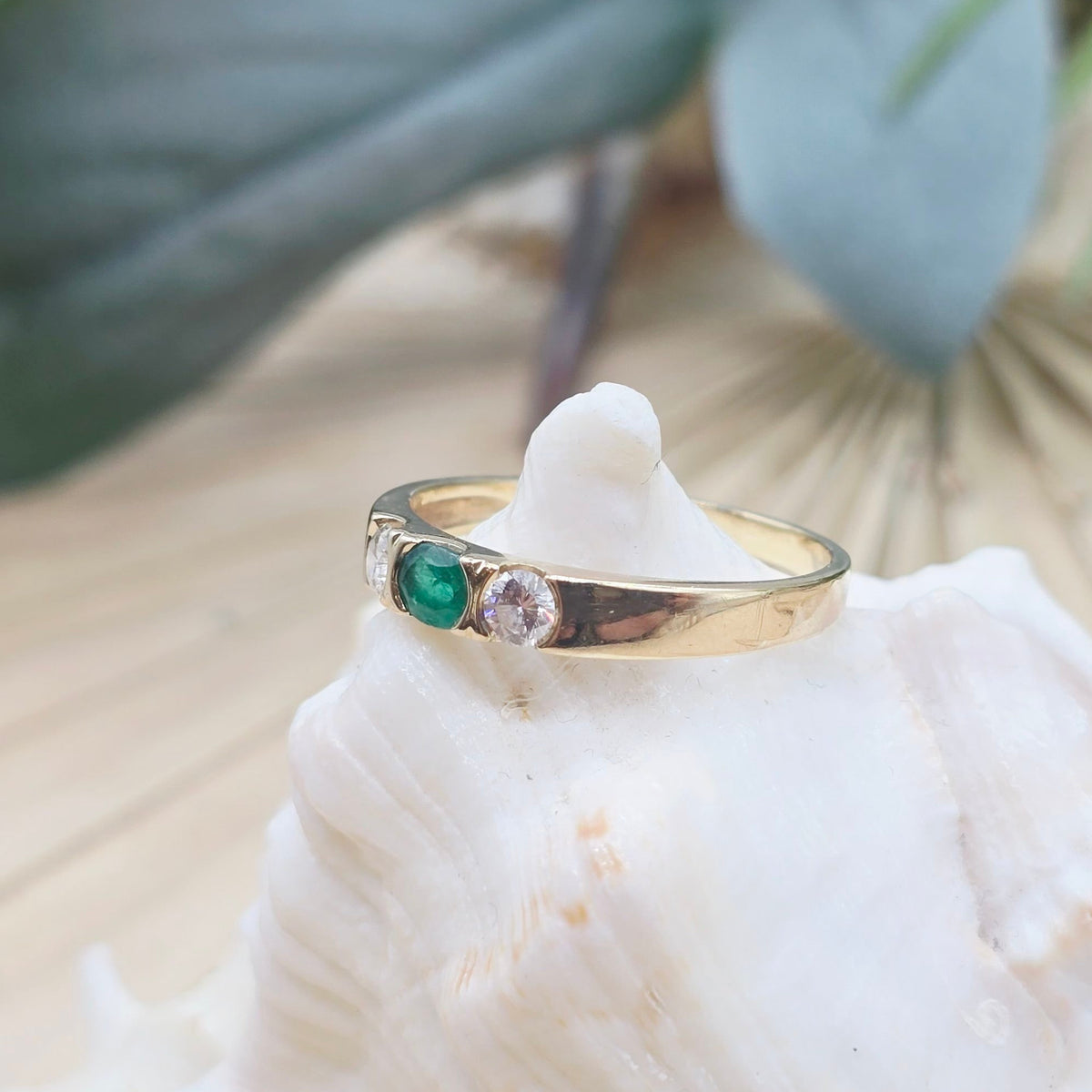 Gold Ring 1 Smaragd, 2 Brillanten 585 14KT Gold Gr: 59 (18,8mm) 2,52g