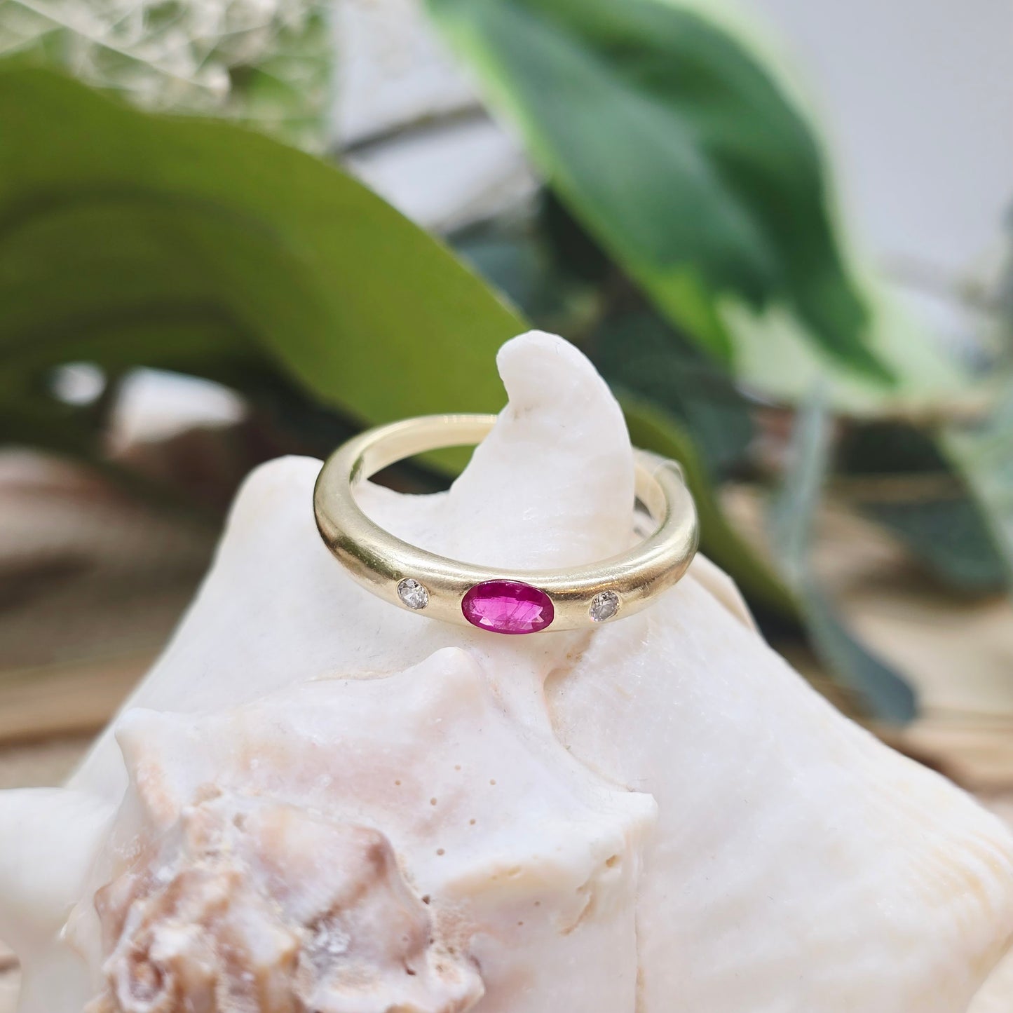 Ring Gold Rubin und Brillanten 0,05ct. 585 14 KT Gold Gr. 56