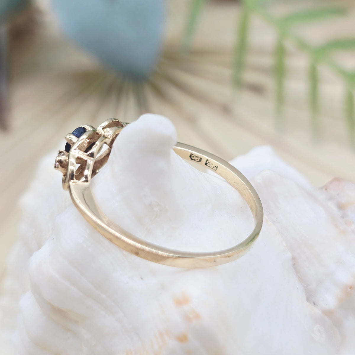 Gold Ring 1 Safir, 2 Zirkonia 585 14KT Gold Gr: 59 (18,8mm) 2,00g
