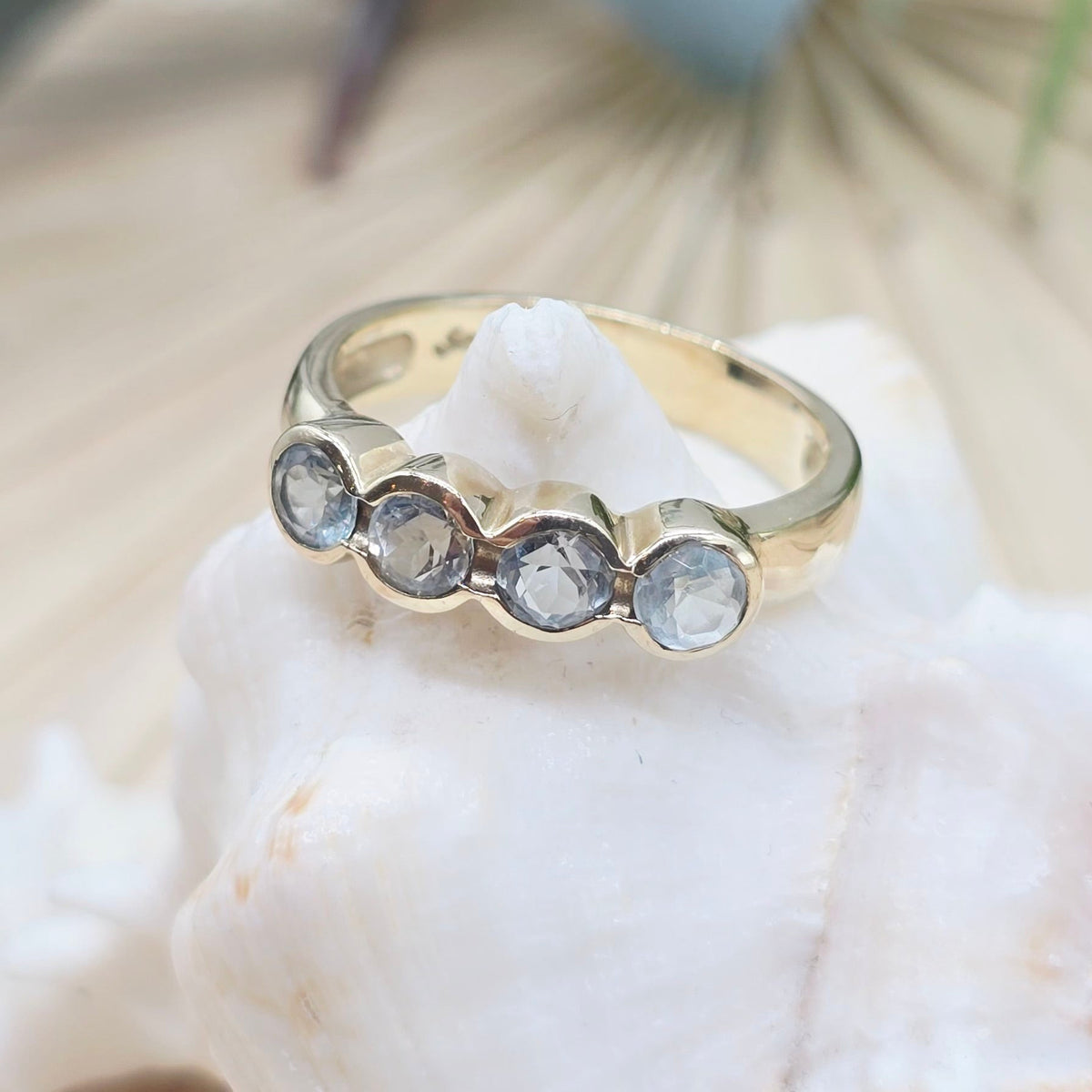 Ring 4 Aquamarine 375 9 KT Gold Gr: 59 (18,8mm) 3,90g