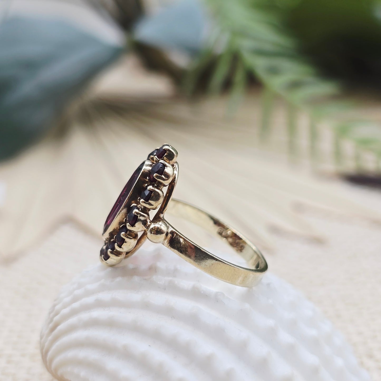 Ring Granat 333 8 KT Gold Gr. 55