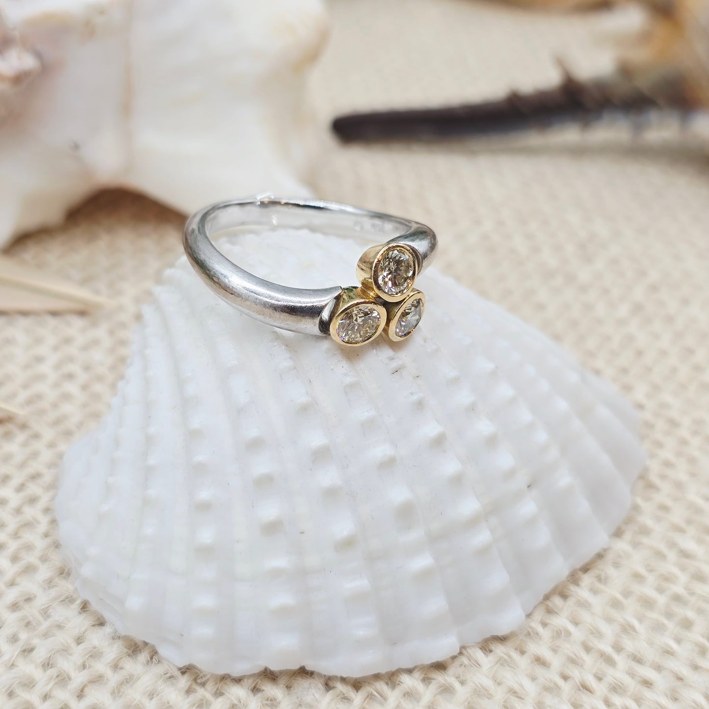 Ring Gold Weiß und Gelbgold 3 Brillanten 0,75ct. 750 18 KT Gr. 56