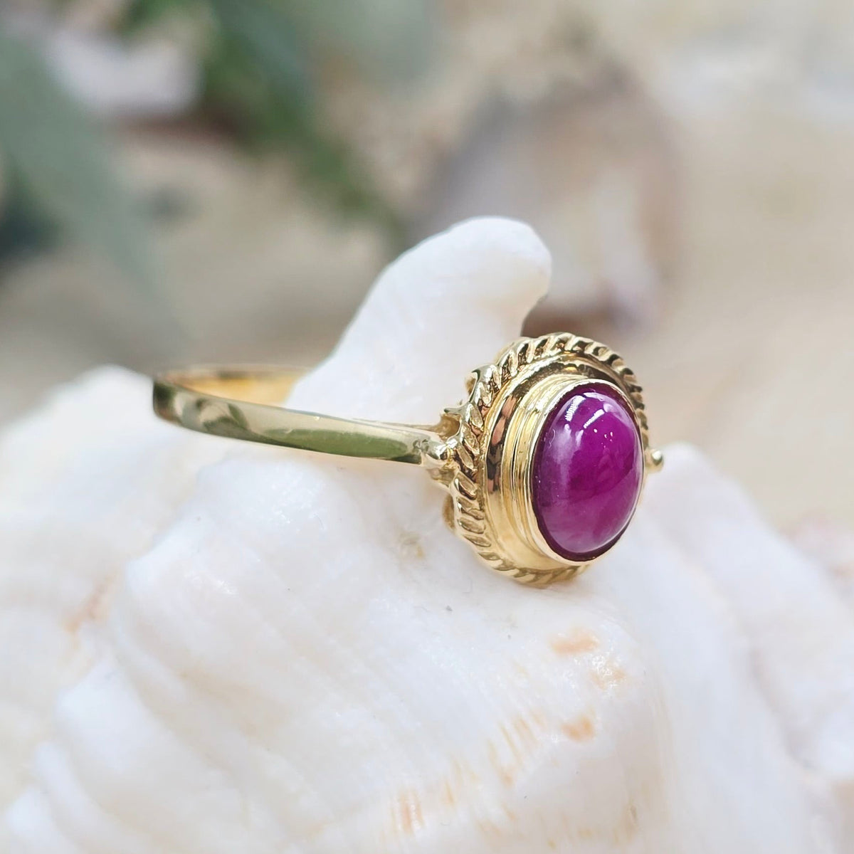 Ring Rubin Chabochon 750 18 KT Gold