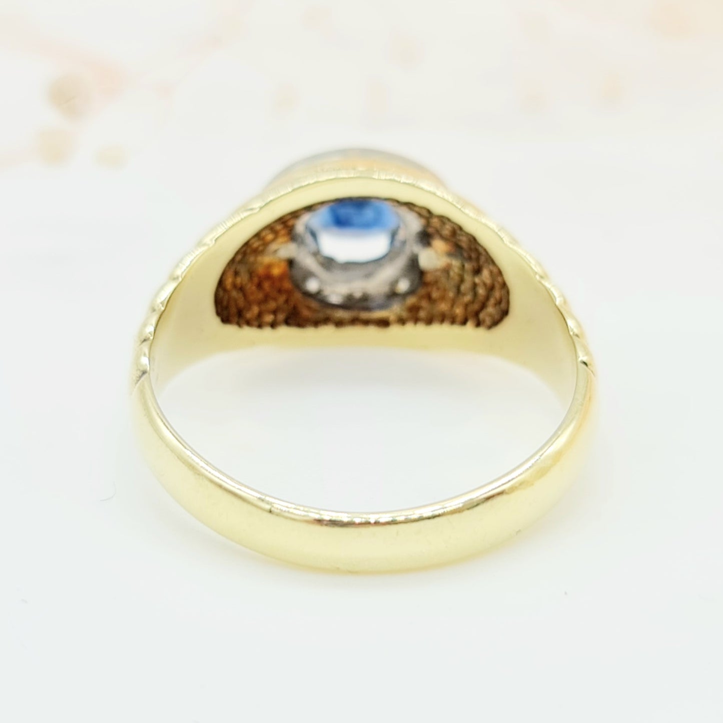 Vintage Ring mit ovalem Saphir umrandet von 10 Brillanten in 585er 14 kt Gelbgold
