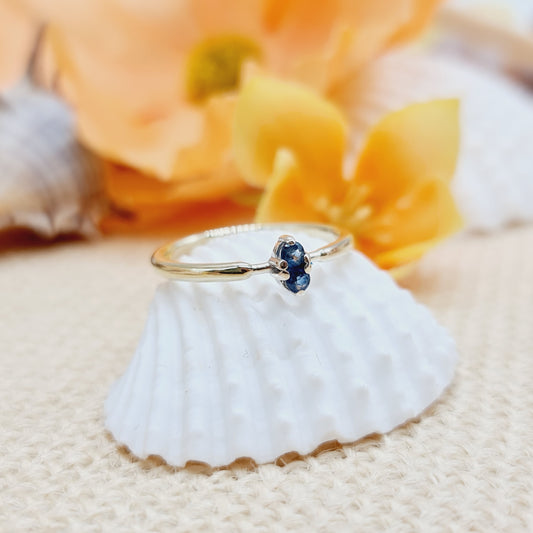 Ring mit blauen Saphiren aus 333er Gelbgold