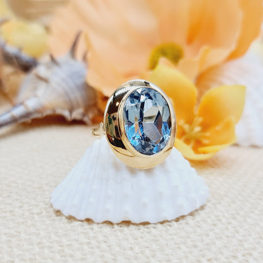 Ring mit blauem Topas aus 750er Gelbgold