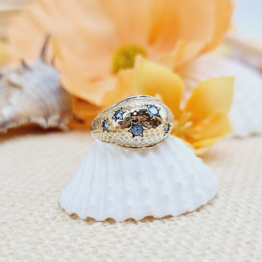 Ring mit blauem Spinel aus 333er Gelbgold