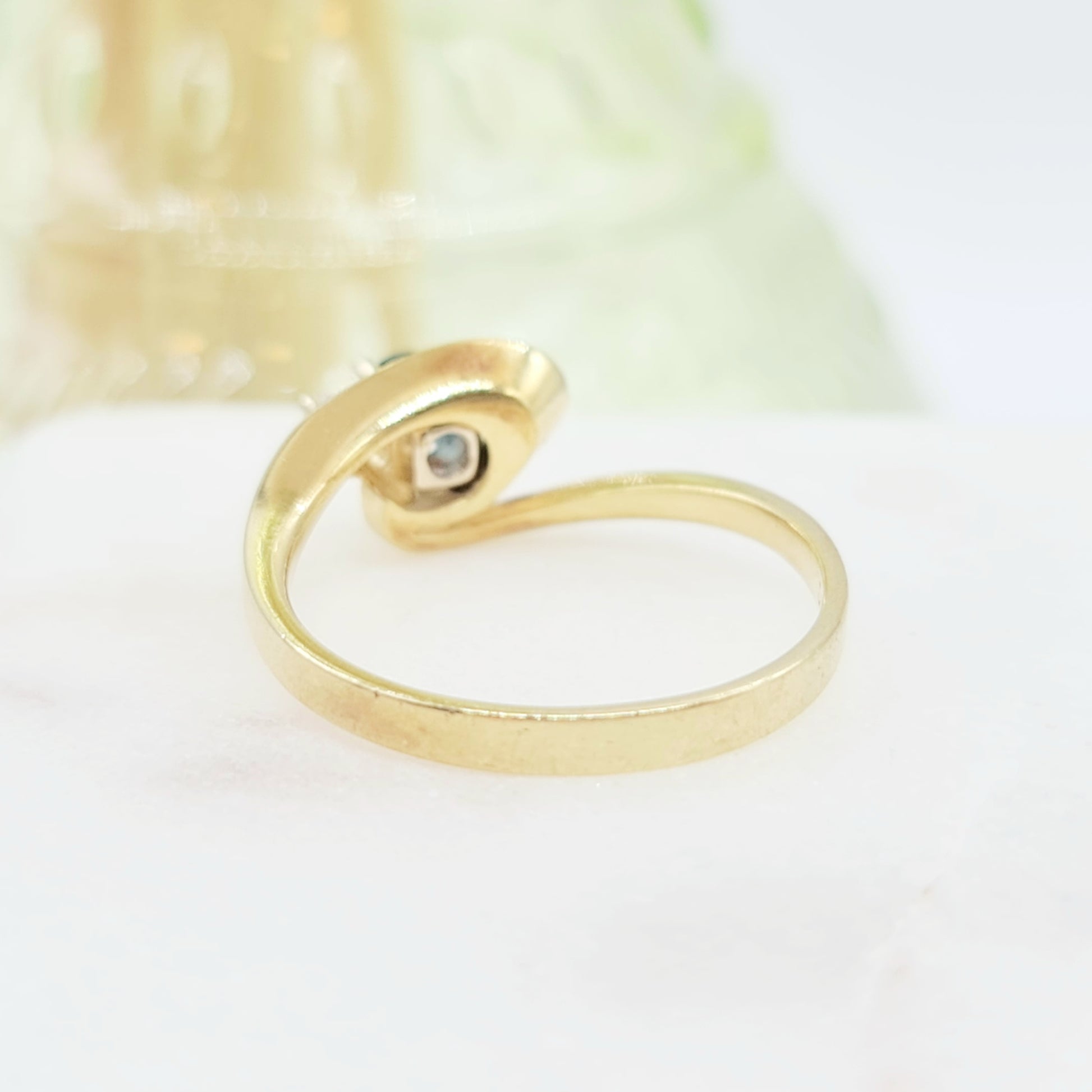 Gedrehter Vintage Ring mit Safir und Brillant aus 585 14 KT Gold Gr. 58