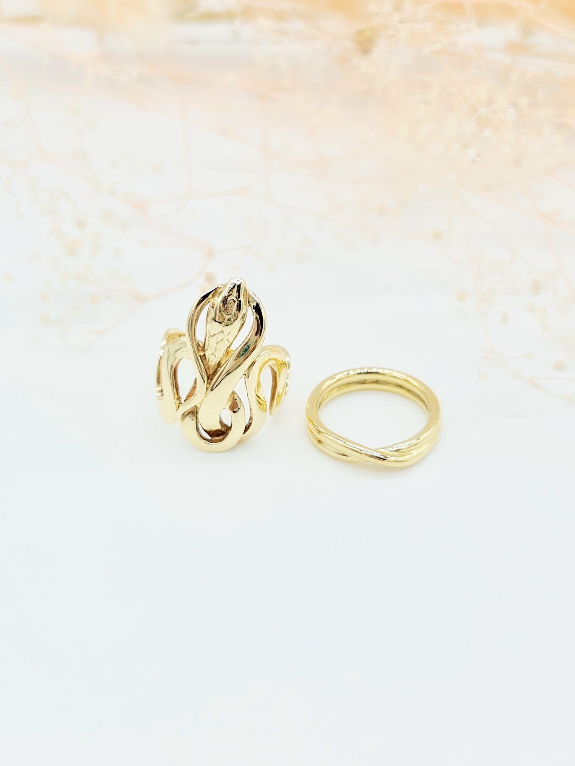 Eleganter handgeschmiedeter verschlungener Ring aus 750 18 kt Gelbgold